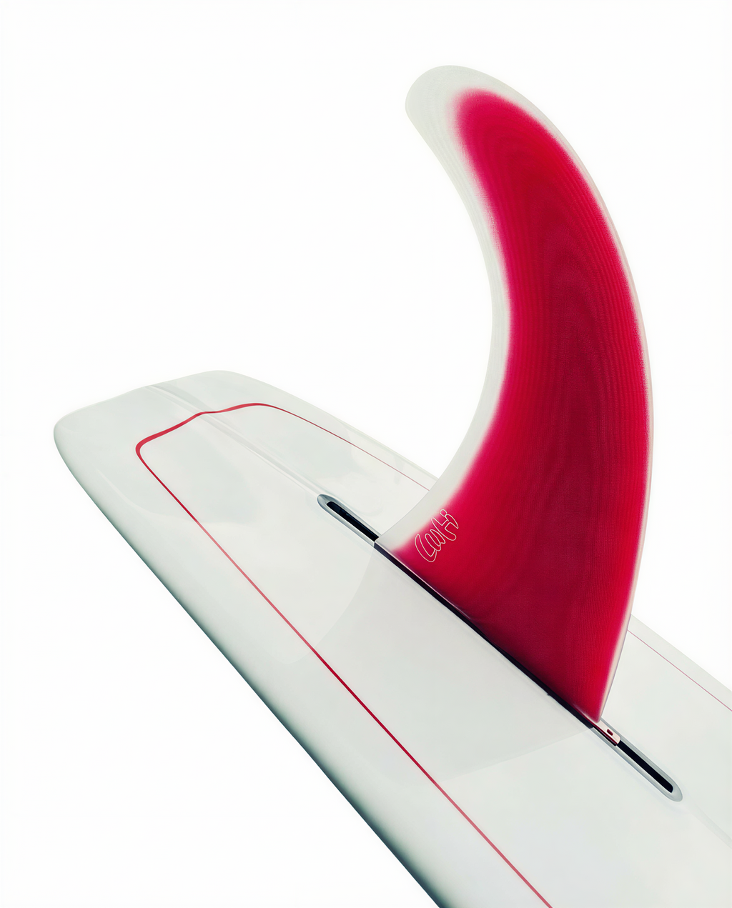 Quilha Polyvalent 10.5" da Lufi na cor Carmim, instalada na caixa central de um longboard branco