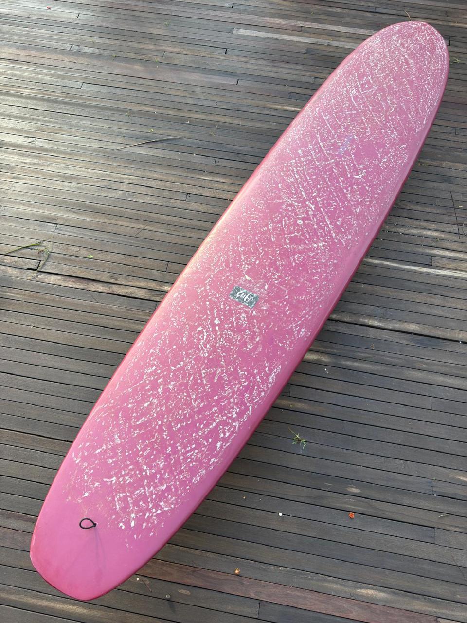 Longboard Lufi One Piece 9'4" seminovo, vinho: prancha inteira pelo deck, com a parafina de uso.