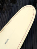 Longboard Lufi The Special One 9'10" seminovo, eggnog: bico com o logo The One, segunda tomada.